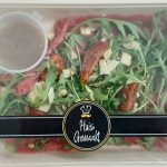 carpaccio met rucola kaas en zongedroogde tomaatjes