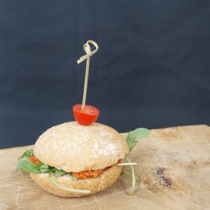 Broodje Tomaten hummus