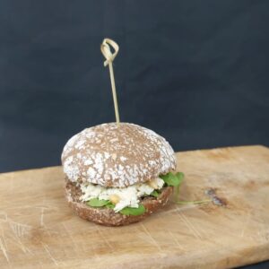 Broodje Kip-pesto salade